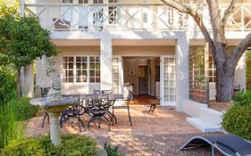 33 Strawberry Lane - Studio And Cottage